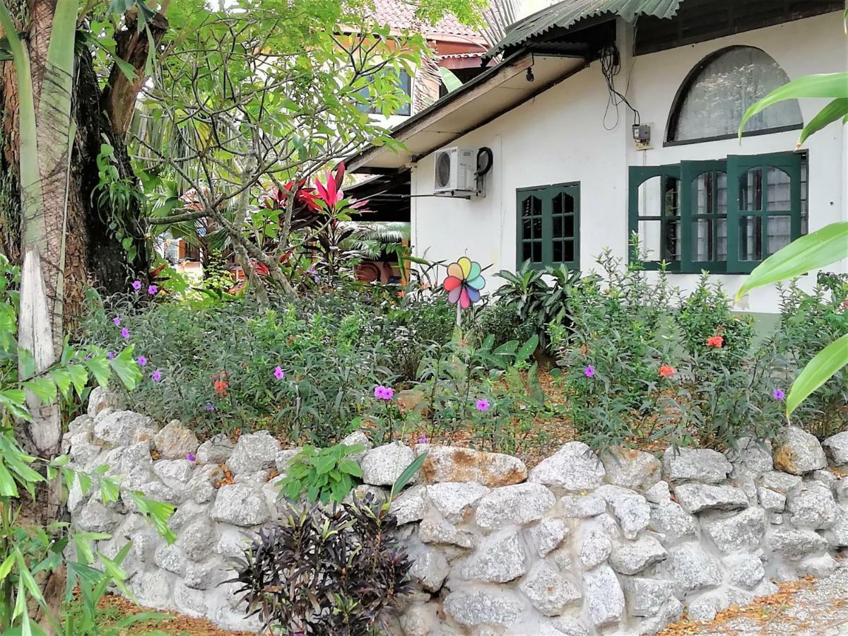 Sabandy House B&B Padang Mat Sirat Екстер'єр фото