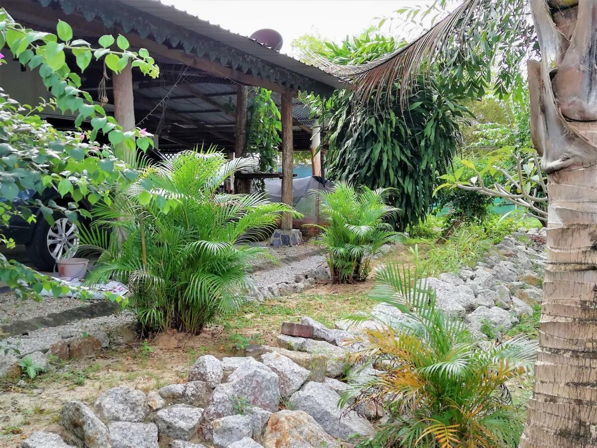 Sabandy House B&B Padang Mat Sirat Екстер'єр фото
